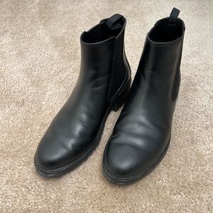 Everlane Black Leather Chelsea Boots